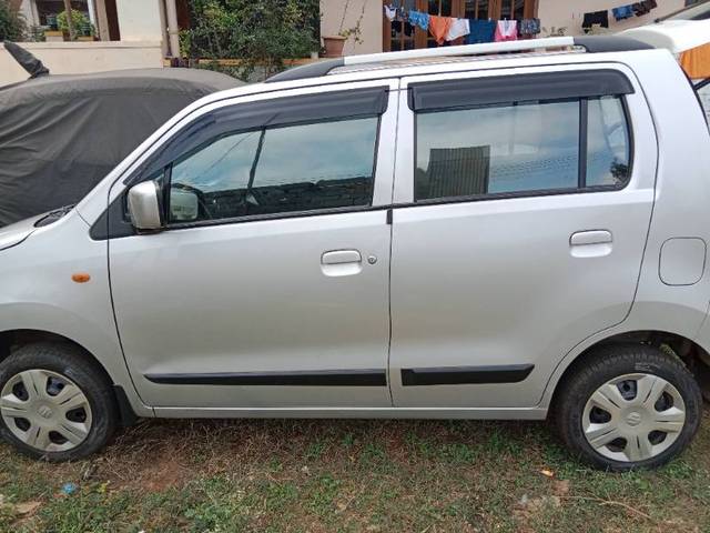 https://images10.gaadi.com/usedgaadi-sellcar/UsedCar/9f17361b-bdff-482b-8e60-1c372158d8f3/f827c9b0-4b63-438e-9d8d-69256cf241f6.jpg?imwidth=6401