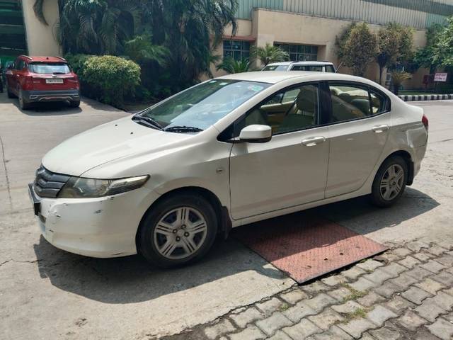 https://images10.gaadi.com/usedgaadi-sellcar/UsedCar/9f3a4595-5311-4fa5-8398-fc7fb34257e8/adbbf86a-0a15-4d87-9326-2af9954471f8.jpg?imwidth=6400