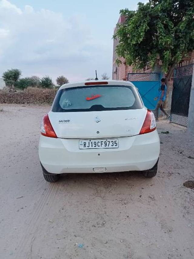 https://images10.gaadi.com/usedgaadi-sellcar/UsedCar/9f4b03f1-d9f5-4588-825d-c2c4ff27cabb/2fd686ed-f0ba-497b-9750-11b39d6c6d2b.jpg?imwidth=6401