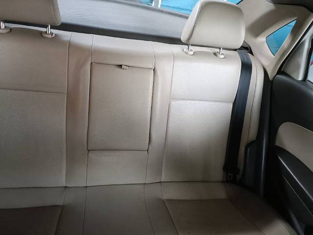 https://images10.gaadi.com/usedgaadi-sellcar/UsedCar/9f8ed8f9-6f6e-4664-a965-e1e5162a9d2f/65a965fc-f58e-4f08-bead-735bda17e241.jpg?imwidth=6402