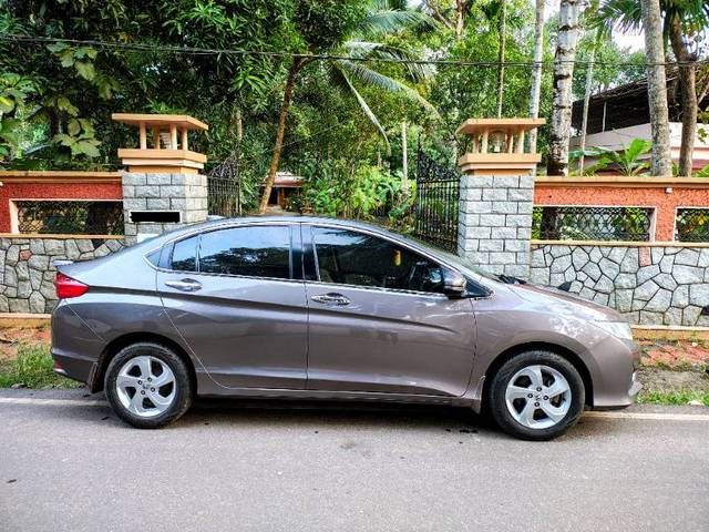 https://images10.gaadi.com/usedgaadi-sellcar/UsedCar/9fce4bff-9761-465d-8fe3-59b3bf7aa282/c0288924-a3d6-496f-814a-59c1d5920c2f.jpg?imwidth=6401