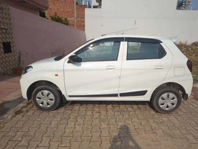 https://images10.gaadi.com/usedgaadi-sellcar/UsedCar/a017c40d-7461-4087-862b-2ef6ccb832b4/a33154dc-953c-4f8a-9f9f-417d74e2ac9f.jpg?imwidth=6402