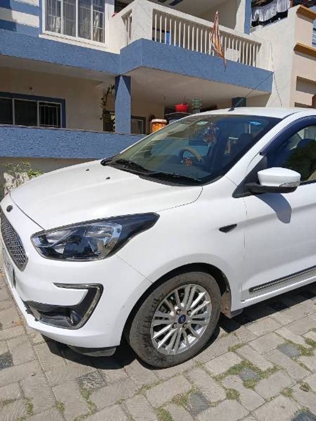 https://images10.gaadi.com/usedgaadi-sellcar/UsedCar/a053d3fb-e1cb-4da4-b075-1a749d6233da/4ef5d344-6766-4334-b5a8-e3959b1e0873.jpg?imwidth=6401