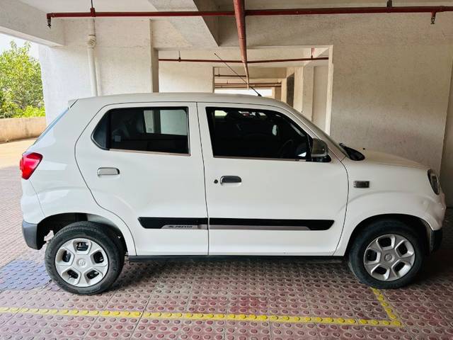 https://images10.gaadi.com/usedgaadi-sellcar/UsedCar/a08b18d1-cc1f-439b-83e6-a6075058c52f/6514fde9-4220-46b9-bde4-887f9d0ab731.jpeg?imwidth=6401