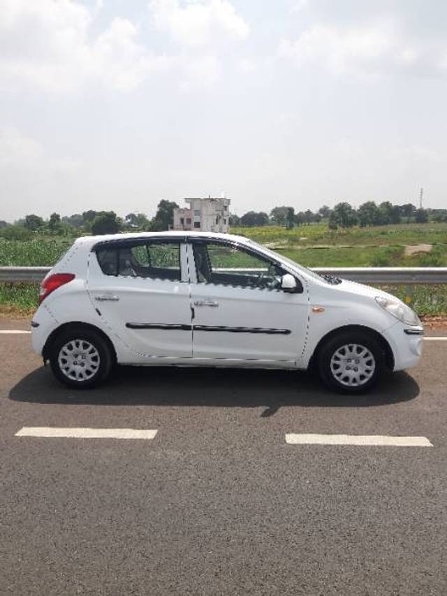 https://images10.gaadi.com/usedgaadi-sellcar/UsedCar/a10b2012-5155-46f7-a984-6989d0a1f7cf/51fefa09-5b01-4f54-86e3-33aad1952c29.jpg?imwidth=6401