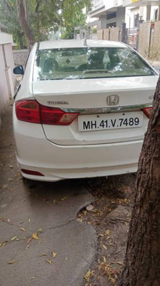 https://images10.gaadi.com/usedgaadi-sellcar/UsedCar/a174a235-4245-4a9e-9d92-84b18a80b1b3/239bf475-c70a-4e9e-8ba4-c3ed1786a7ab.jpg?imwidth=6402