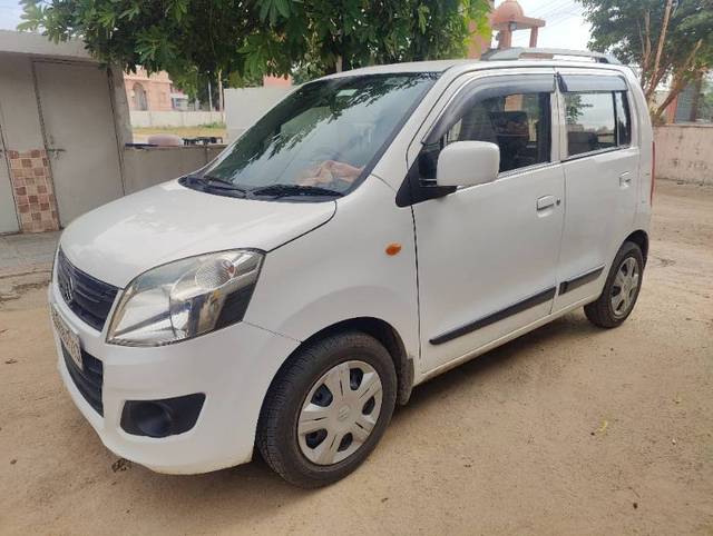 https://images10.gaadi.com/usedgaadi-sellcar/UsedCar/a19f7126-b3dd-4598-8fc5-d2ab6d44da1c/8cd92949-be7c-474c-82ea-dcd5655fb15d.jpg?imwidth=6400