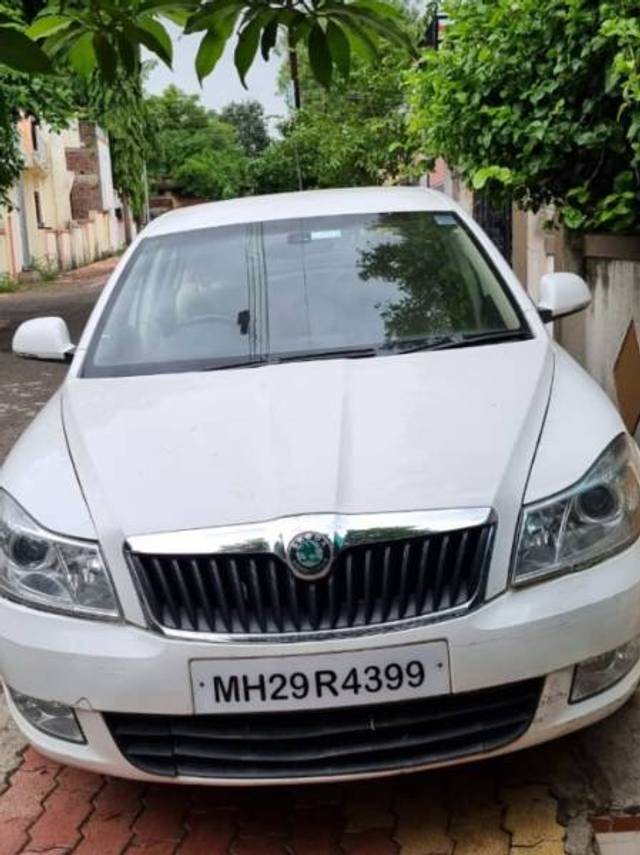 https://images10.gaadi.com/usedgaadi-sellcar/UsedCar/a21eeffb-ee16-4c5c-81a2-9055a1e6b96d/8057953e-0e24-4b0e-92fa-0fd1413fbdc8.jpg?imwidth=6400