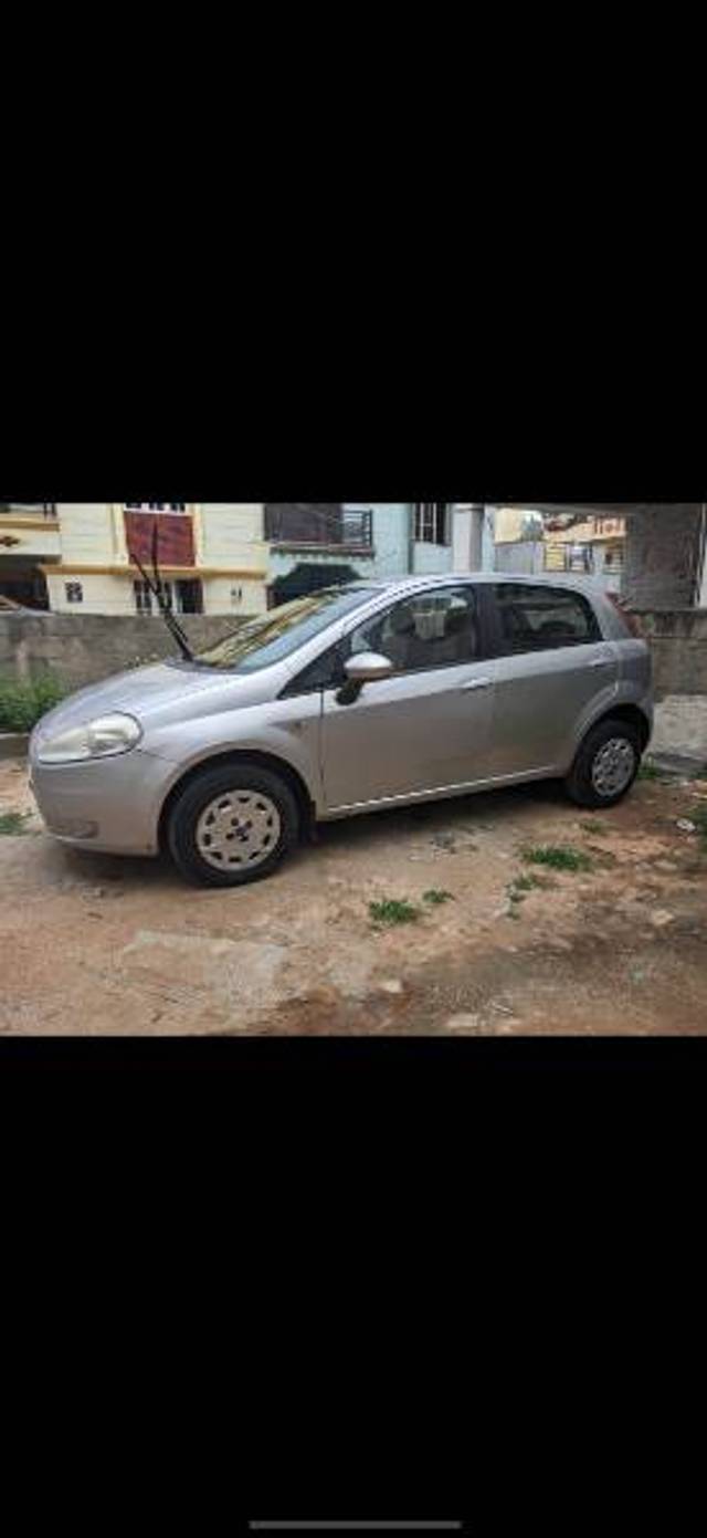 https://images10.gaadi.com/usedgaadi-sellcar/UsedCar/a2ebc998-c3fe-4cfa-919f-9f29318a7f95/d5068d2f-ef0e-470c-b762-8cfb47df951e.jpg?imwidth=6401