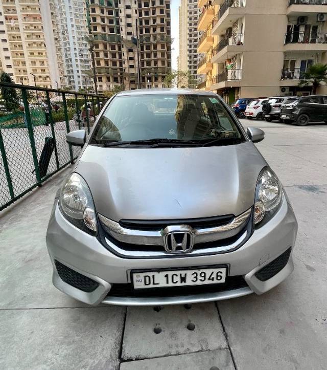 https://images10.gaadi.com/usedgaadi-sellcar/UsedCar/a2fe4f60-65cd-47ed-8aad-3e6cc1f66d06/5e2c2421-3313-433d-b97d-095d02d0e929.jpeg?imwidth=6400
