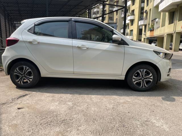 https://images10.gaadi.com/usedgaadi-sellcar/UsedCar/a32e389c-4141-4a6f-a77d-c472b2af5105/636dc19c-9055-465b-86e5-9ce94845d877.jpeg?imwidth=6401