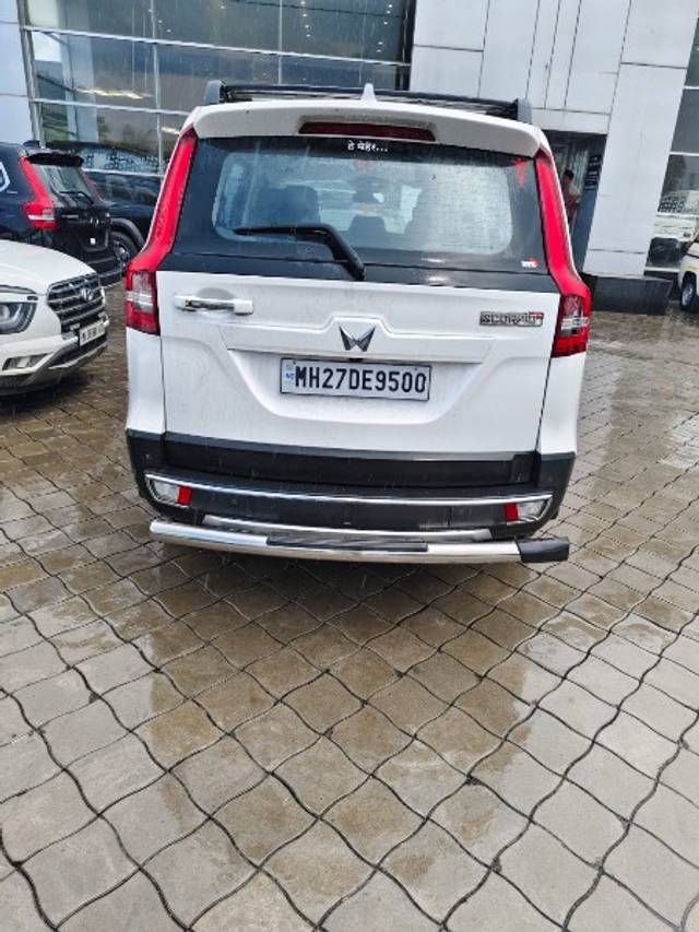 https://images10.gaadi.com/usedgaadi-sellcar/UsedCar/a35411d4-b53e-4643-80b7-5d74cb80d13d/de42401f-301a-4baa-a338-9fe2c04e1859.jpeg?imwidth=6401