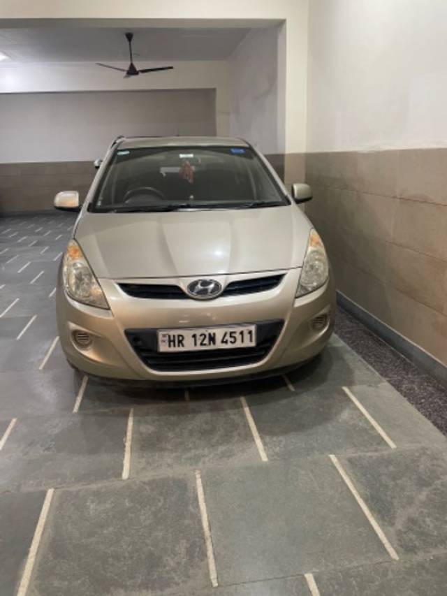 https://images10.gaadi.com/usedgaadi-sellcar/UsedCar/a3549dfd-9eda-4ea7-a9d1-1951a4dbd9f9/8462c00f-047b-493e-901e-b000f0b84e43.jpg?imwidth=6400