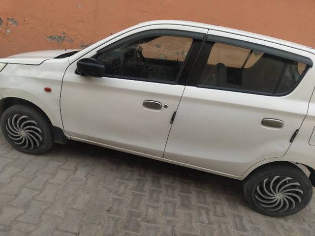 https://images10.gaadi.com/usedgaadi-sellcar/UsedCar/a3739012-7971-4821-bd42-1f418aaf0ff8/5221cad6-40a6-45fb-beb4-14f4a32f36da.jpg?imwidth=6402