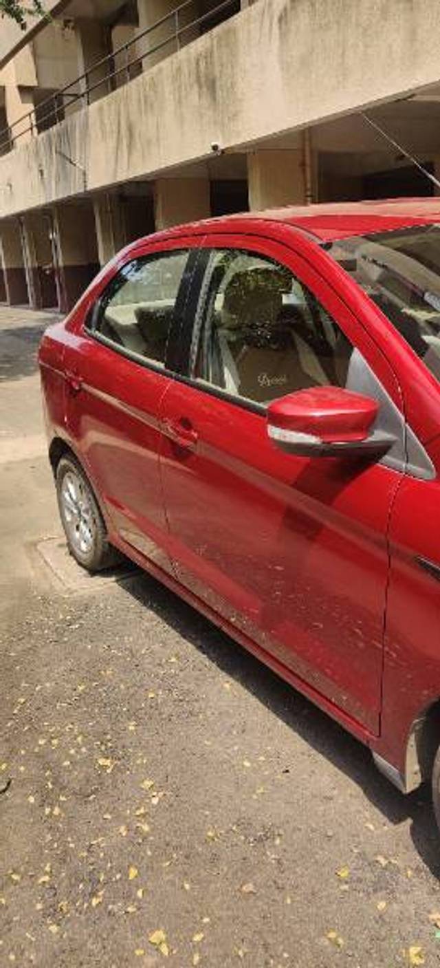 https://images10.gaadi.com/usedgaadi-sellcar/UsedCar/a37f01a5-15a8-4f7a-9b25-77fa63a422da/05286049-283c-4913-ba62-77ae4c29c6b9.jpg?imwidth=6401