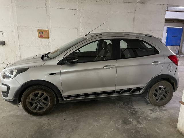 https://images10.gaadi.com/usedgaadi-sellcar/UsedCar/a3d9698b-128c-4e66-bf06-3a4be69d210c/13e557c8-75cb-447b-a614-2b251ad68f09.jpg?imwidth=6402