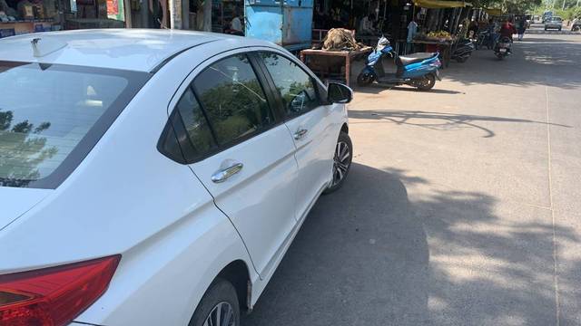 https://images10.gaadi.com/usedgaadi-sellcar/UsedCar/a41b91d7-85c0-4087-99ed-b1b5b2c82b88/a4d91343-bb87-4b4b-af67-c1fb2d2cba31.JPG?imwidth=6400