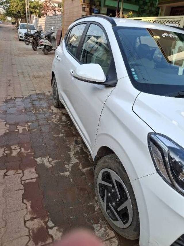 https://images10.gaadi.com/usedgaadi-sellcar/UsedCar/a4559efa-7a96-4d64-8341-0dd55f72cd5d/7f3e1a9c-f823-45a6-90e2-aeaba094bb33.jpg?imwidth=6400