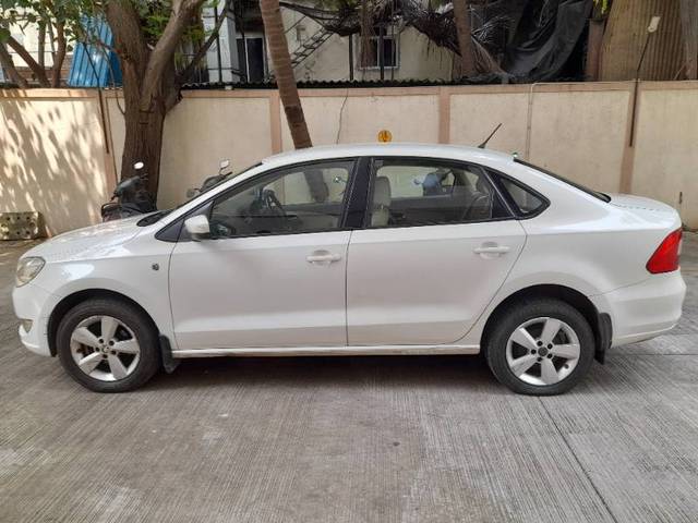 https://images10.gaadi.com/usedgaadi-sellcar/UsedCar/a485470f-082c-4fd8-a529-9d2855eae6fe/679ce097-417c-4725-ae6d-8dbb7ef0e04c.jpg?imwidth=6402