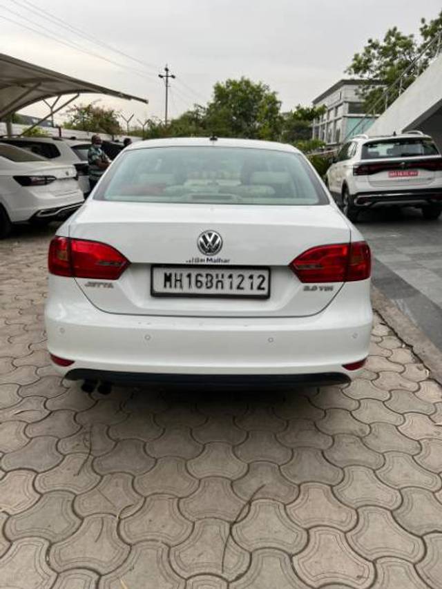 https://images10.gaadi.com/usedgaadi-sellcar/UsedCar/a4b5c44c-7742-4f88-b255-eccc406036ba/2494e74b-ce6e-4c77-8640-d8c4de735dc1.jpg?imwidth=6402