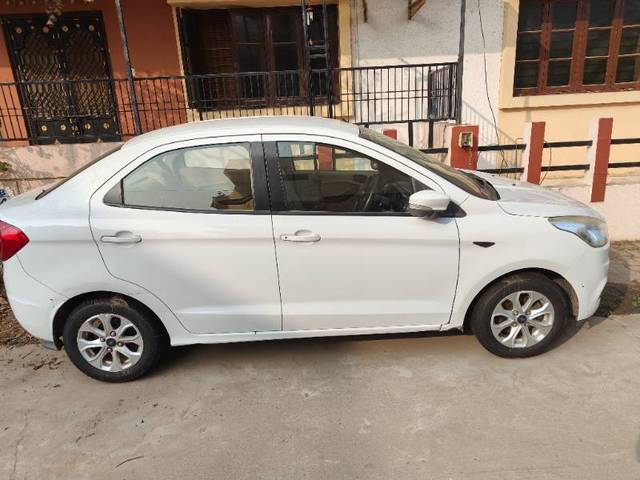 https://images10.gaadi.com/usedgaadi-sellcar/UsedCar/a54ab342-16a5-4615-97d7-f35265d452fd/2f72413b-7967-48cf-84ab-44b38aa014b3.jpg?imwidth=6400