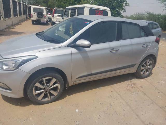 https://images10.gaadi.com/usedgaadi-sellcar/UsedCar/a5a6d4f2-9be3-4e82-bedc-99965e0253cf/9c7d7feb-0ca4-4189-9eea-7793b76532db.jpg?imwidth=6400