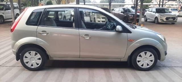 https://images10.gaadi.com/usedgaadi-sellcar/UsedCar/a5b7cb4d-814c-4a1d-bd16-aba613848d2b/3b488f75-a57a-4ff1-ad18-586c235ea9da.jpg?imwidth=6400