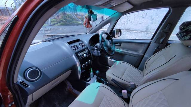 https://images10.gaadi.com/usedgaadi-sellcar/UsedCar/a5e709f6-886c-41dd-a45e-ccb75b84bb8b/f1b85f5e-015d-4270-a472-19a07fc0a740.jpg?imwidth=6401