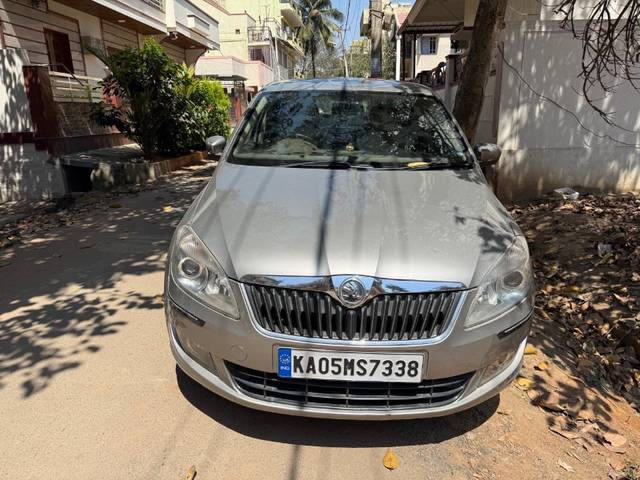 https://images10.gaadi.com/usedgaadi-sellcar/UsedCar/a5e903eb-07e7-4e3a-9ba0-c7a7a03d03b3/b8304bd9-466e-4e31-aa82-900617d9f5f4.jpeg?imwidth=6400