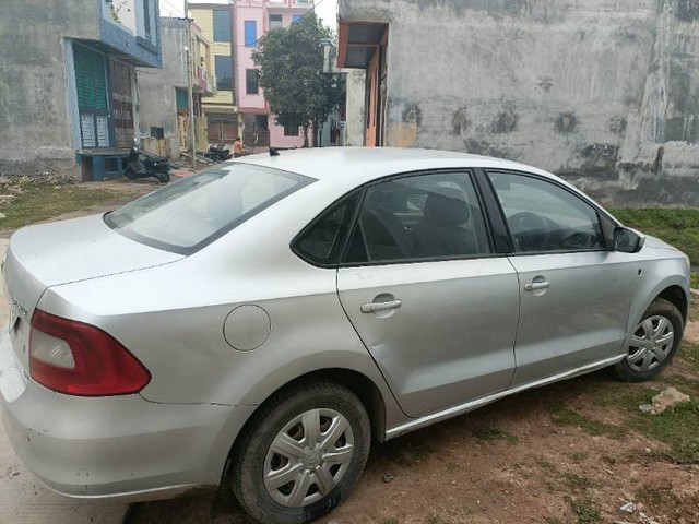 Skoda Rapid 1.5 TDI Active Second-hand 2014 Skoda Rapid 1.5 TDI Active for sale in Kota-1