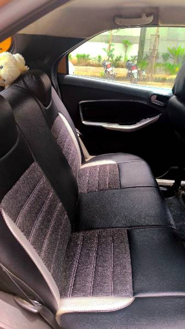 Second-hand 2015 Ford Figo Petrol LXI for sale in Surat-3