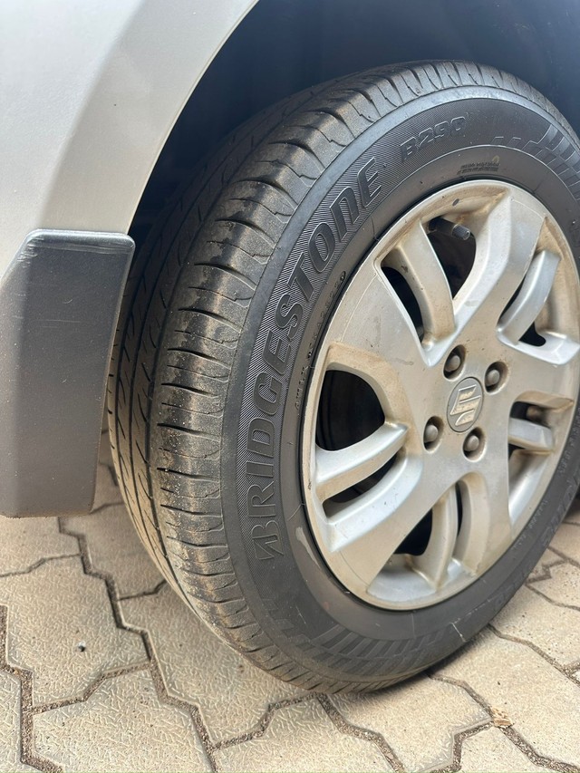 Second-hand 2013 Maruti Swift Dzire ZXI for sale in Karaikudi-5