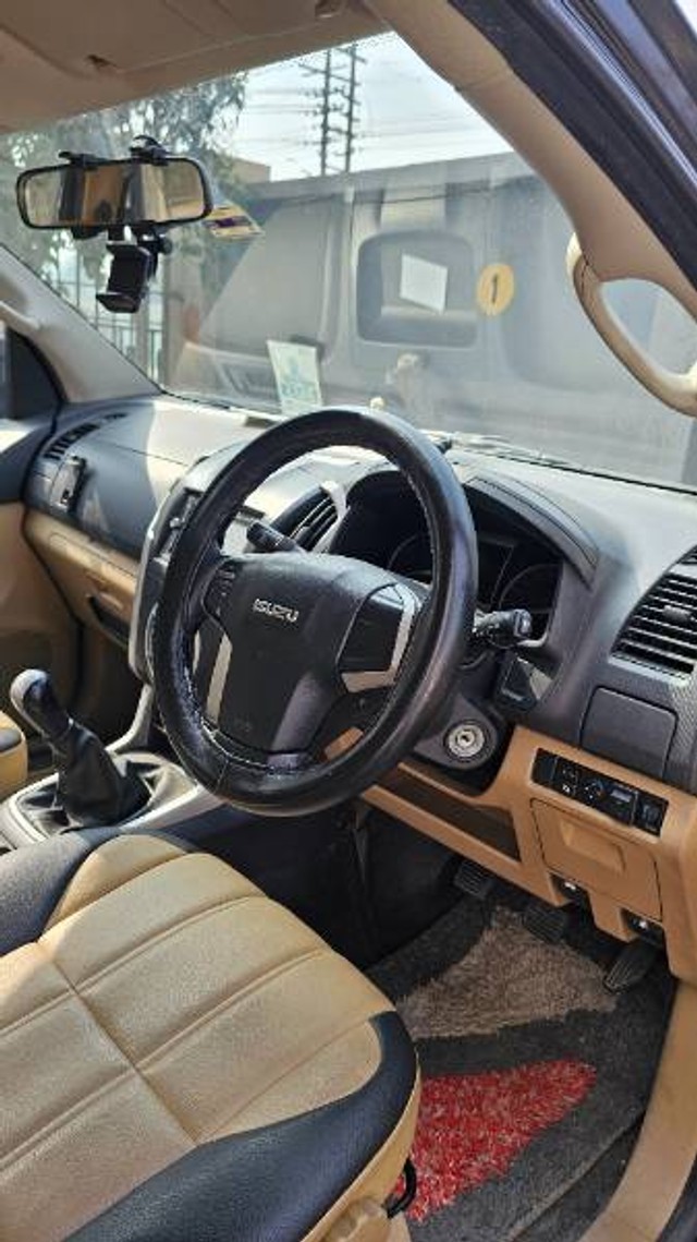 Second-hand 2017 Isuzu D-Max 4X4 for sale in Meerut-1