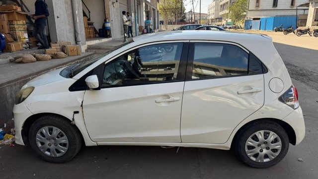 Second-hand 2012 Honda Brio S MT for sale in Vapi-7