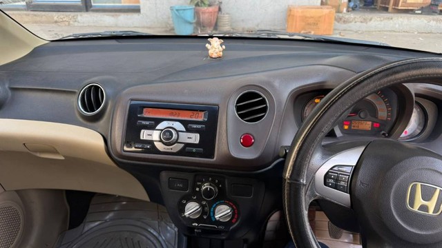 Second-hand 2012 Honda Brio S MT for sale in Vapi-3