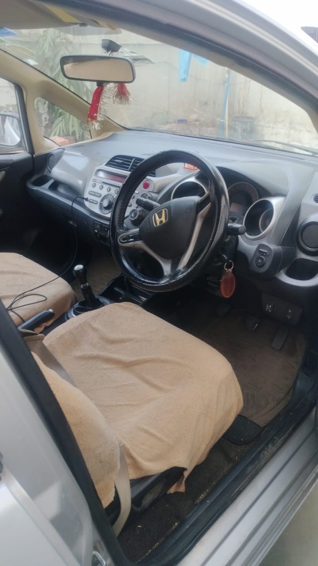 Second-hand 2011 Honda Jazz Select Edition for sale in Greater Noida-1