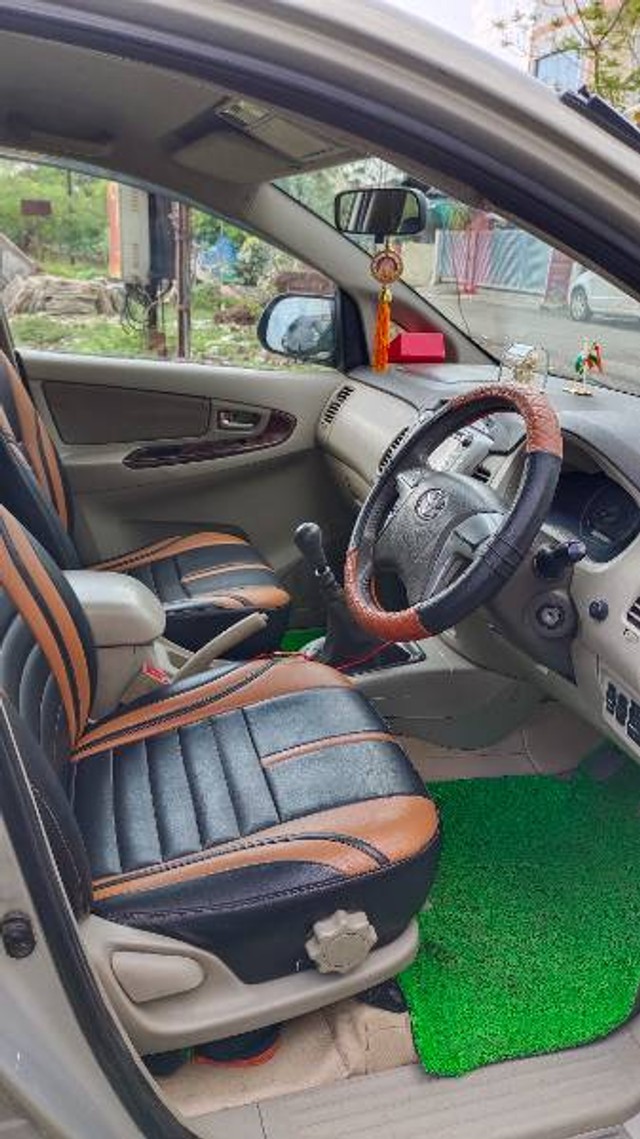 Second-hand 2012 Toyota Innova 2.5 VX 8 STR BSIV for sale in Solapur-4