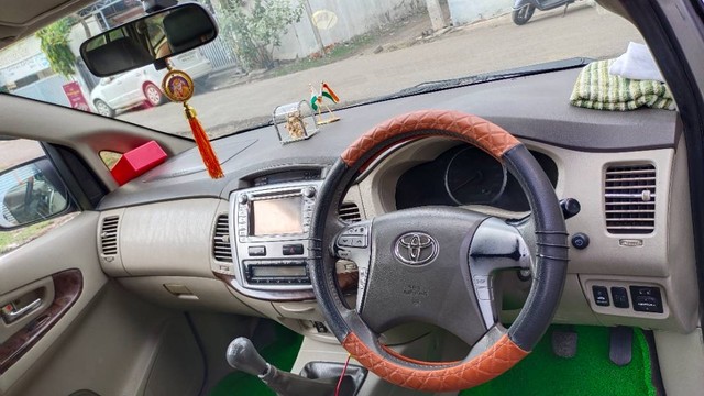 Second-hand 2012 Toyota Innova 2.5 VX 8 STR BSIV for sale in Solapur-6