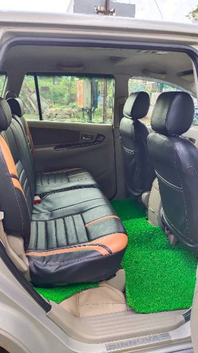 Second-hand 2012 Toyota Innova 2.5 VX 8 STR BSIV for sale in Solapur-5