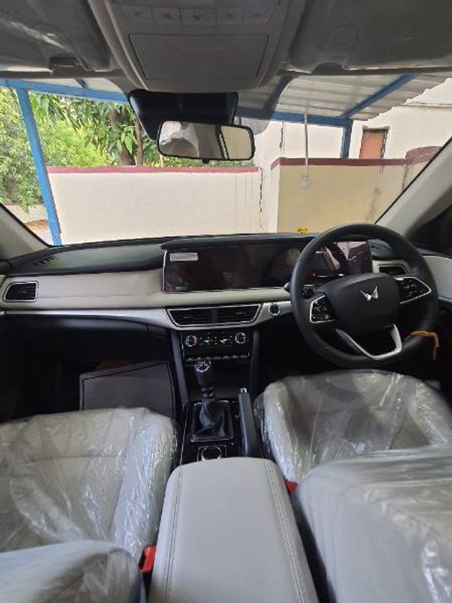 Mahindra XUV700 AX7 7Str Second-hand 2023 Mahindra XUV700 AX7 7Str for sale in Baran-4