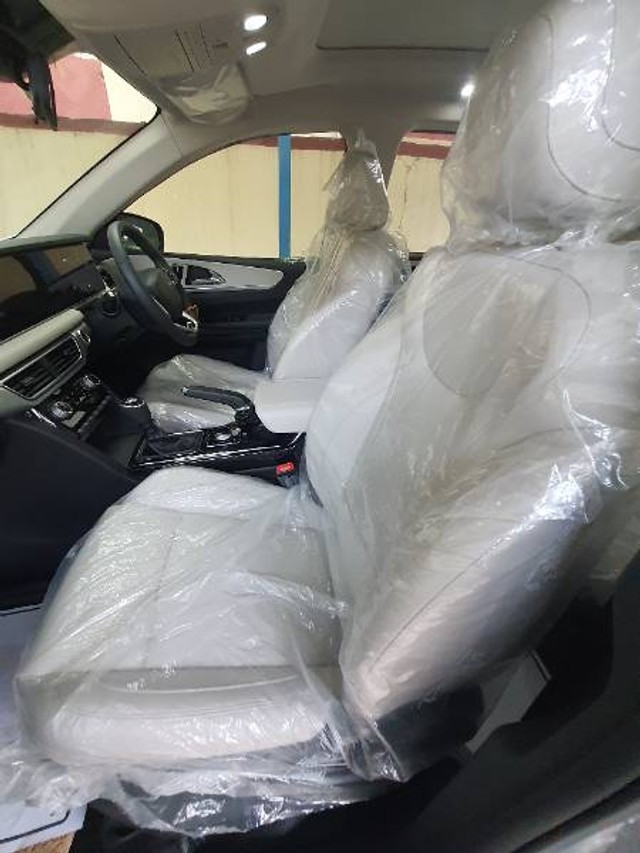 Mahindra XUV700 AX7 7Str Second-hand 2023 Mahindra XUV700 AX7 7Str for sale in Baran-3