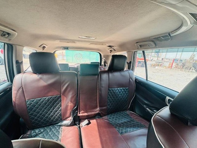 Toyota Innova Crysta 2.4 VX MT 8S BSIV Second-hand 2017 Toyota Innova Crysta 2.4 VX MT 8S BSIV for sale in Jhansi-2