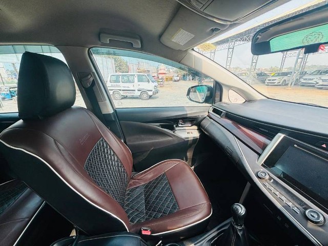 Toyota Innova Crysta 2.4 VX MT 8S BSIV Second-hand 2017 Toyota Innova Crysta 2.4 VX MT 8S BSIV for sale in Jhansi-4