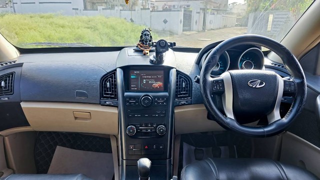 Second-hand 2018 Mahindra XUV500 Sportz MT AWD for sale in Jasdan-4