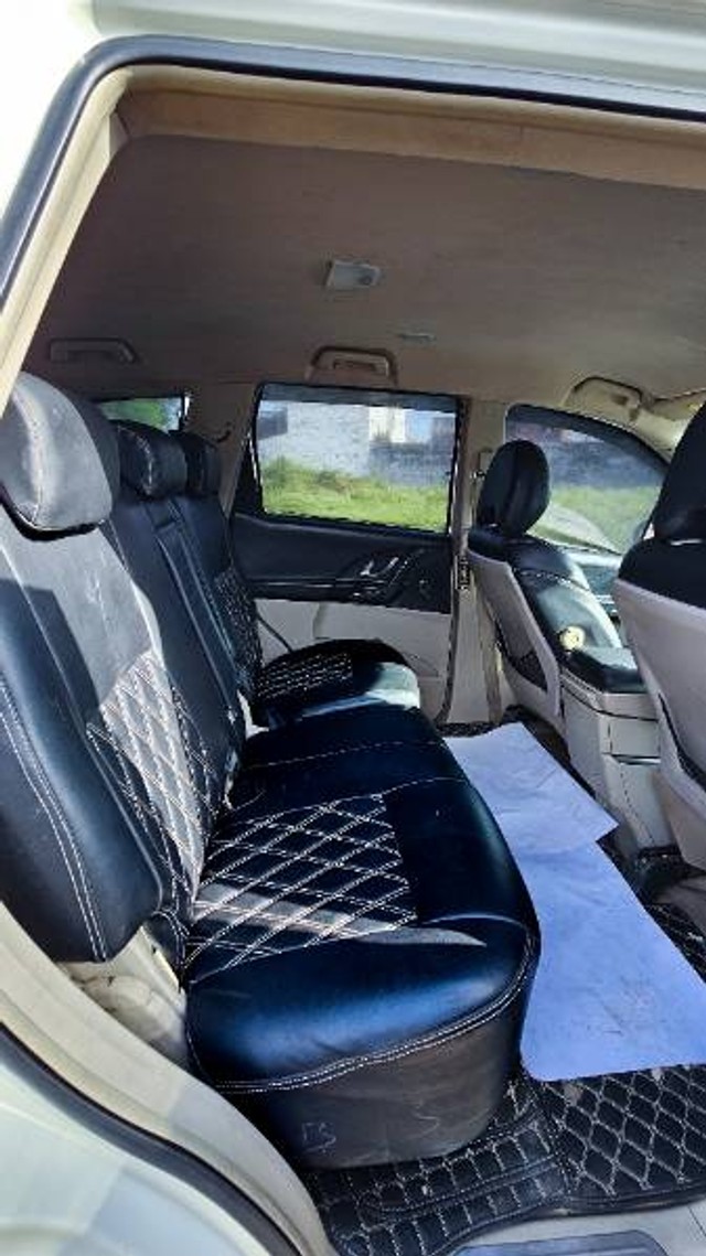 Second-hand 2018 Mahindra XUV500 Sportz MT AWD for sale in Jasdan-8