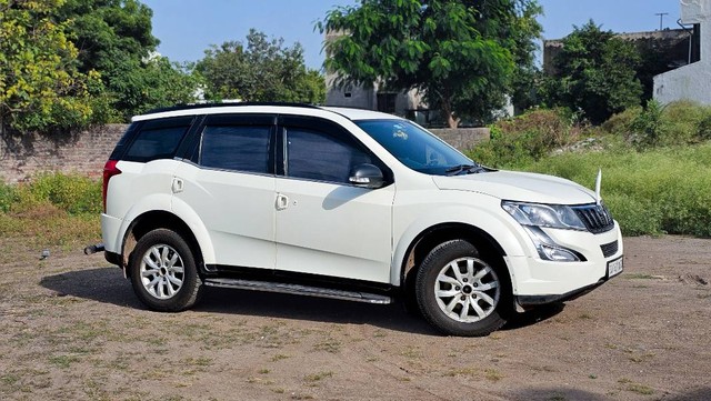 Second-hand 2018 Mahindra XUV500 Sportz MT AWD for sale in Jasdan-11