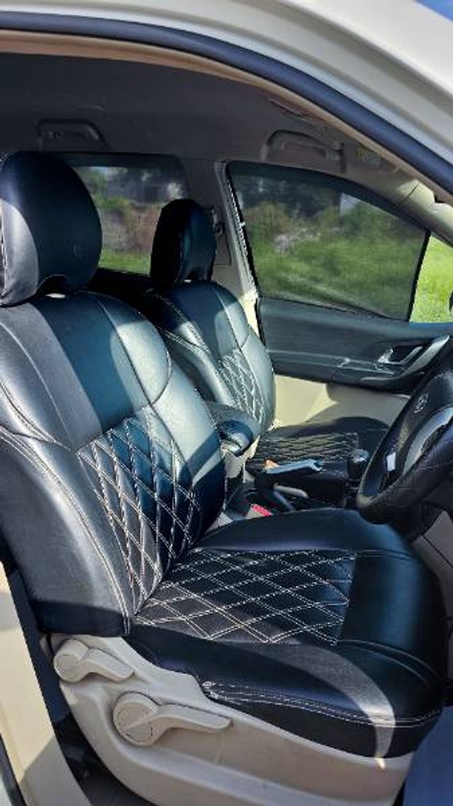 Second-hand 2018 Mahindra XUV500 Sportz MT AWD for sale in Jasdan-9