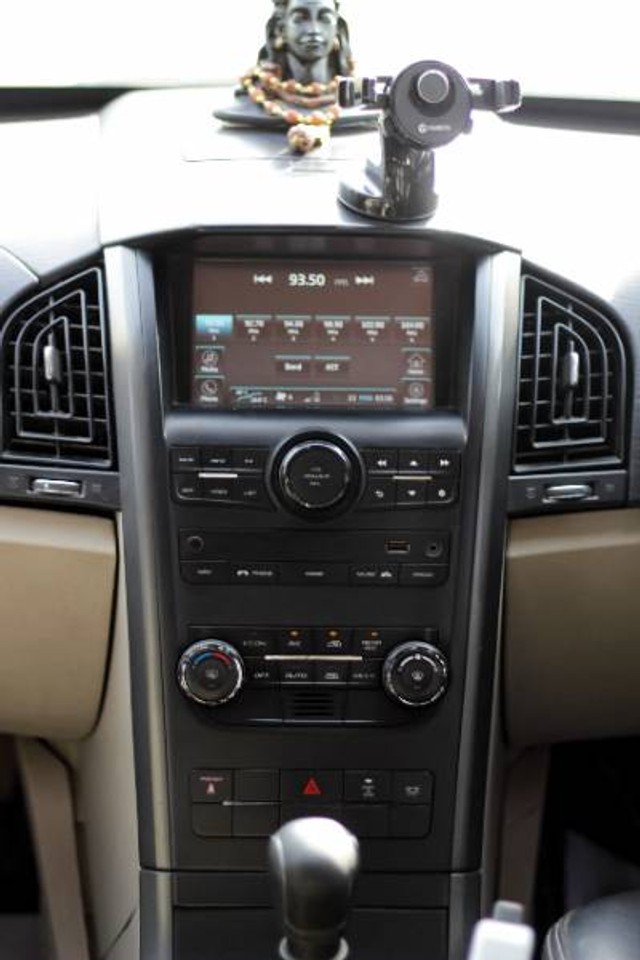 Second-hand 2018 Mahindra XUV500 Sportz MT AWD for sale in Jasdan-5