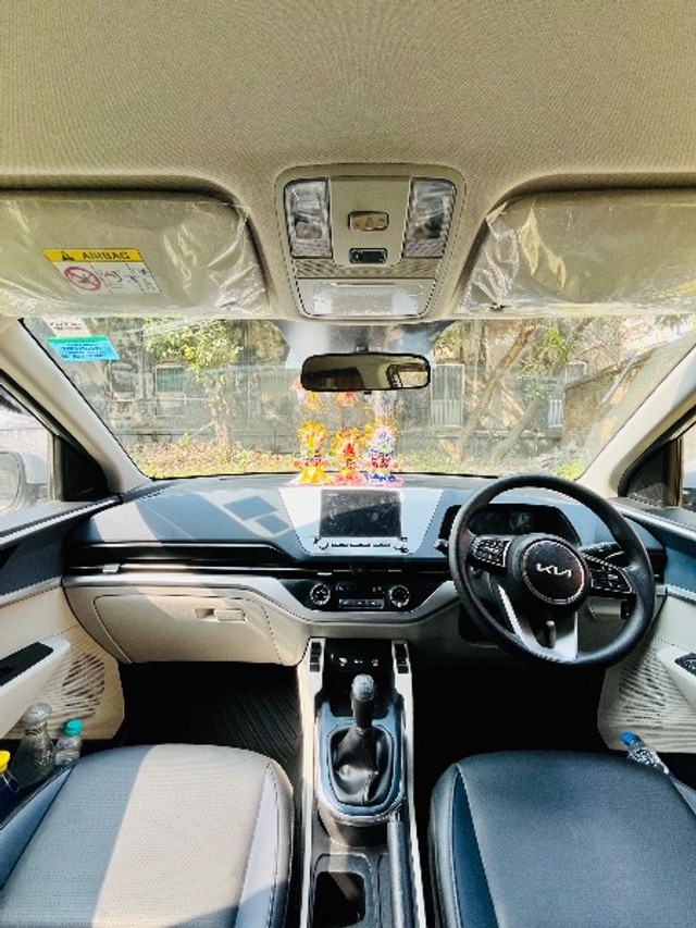 Second-hand 2025 Kia Carens Premium Opt for sale in North 24 Parganas-4