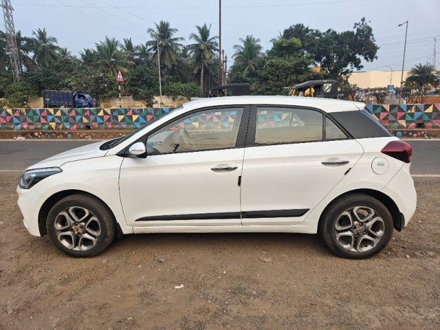 Second-hand 2020 Hyundai i20 Asta Option for sale in Rajahmundry-3